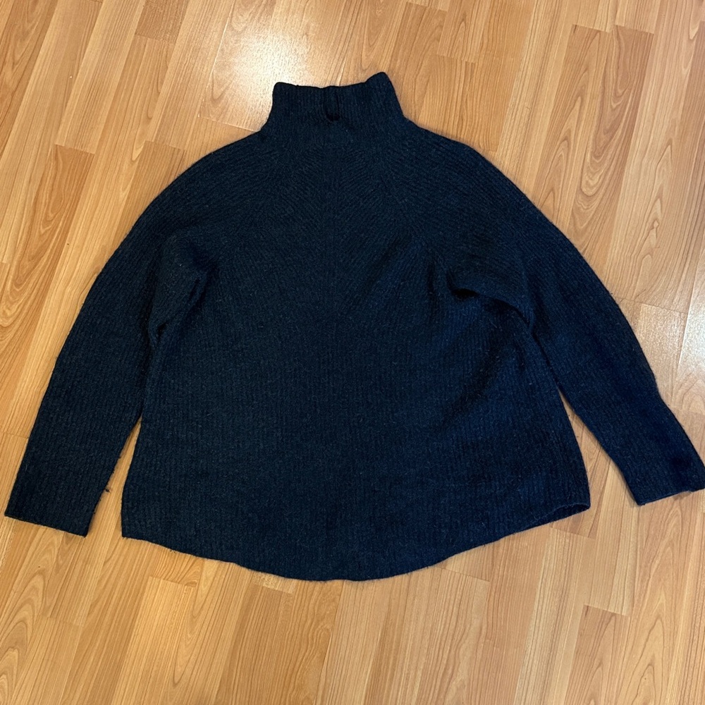 Theory Moving Rib Turtleneck Sweater. Cashmere. Women’s size medium.
